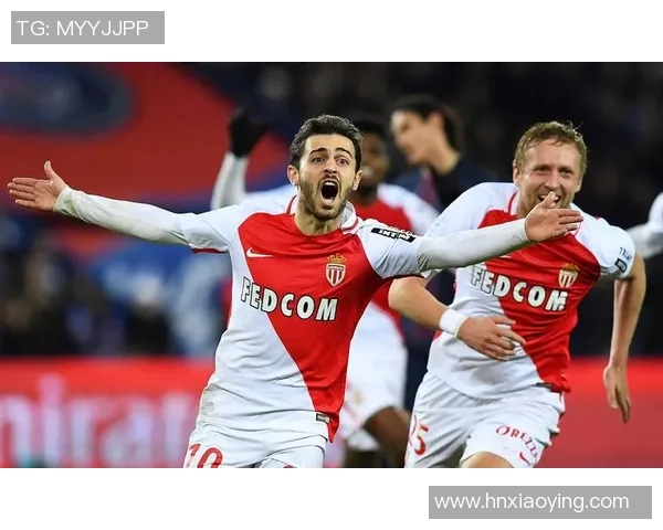 足球巨星现身国外街头 引发粉丝狂热目光聚焦街头互动瞬间